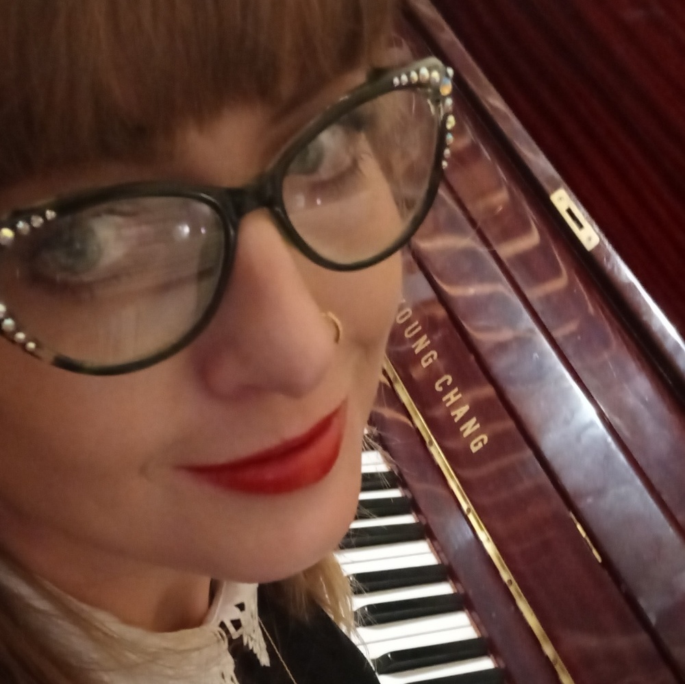 Meet your Posher, Eloise